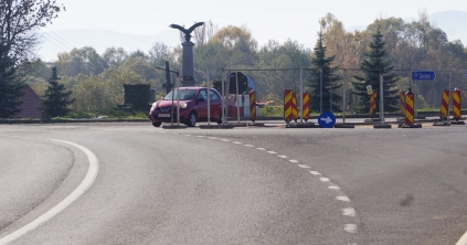 Tesztüzembe helyezik a csíkszentkirályi körforgalmat